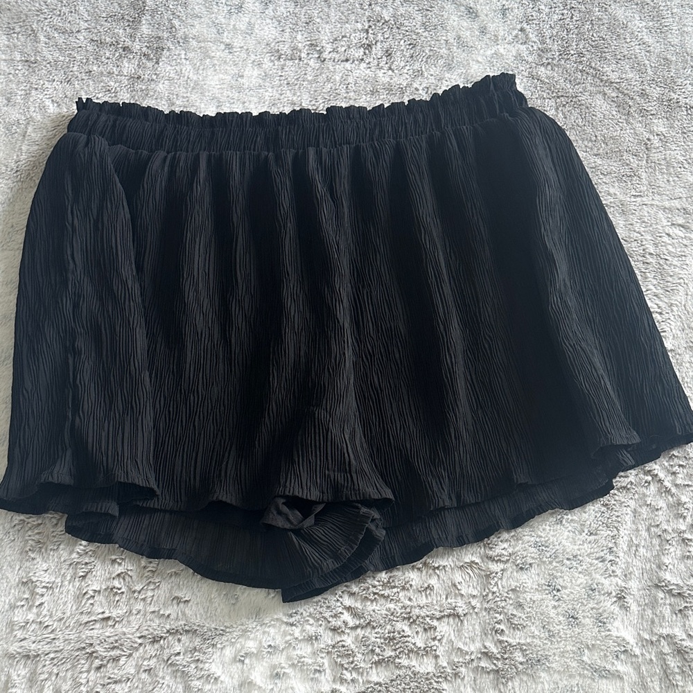 Lulu’s Black High-waisted Shorts 🖤